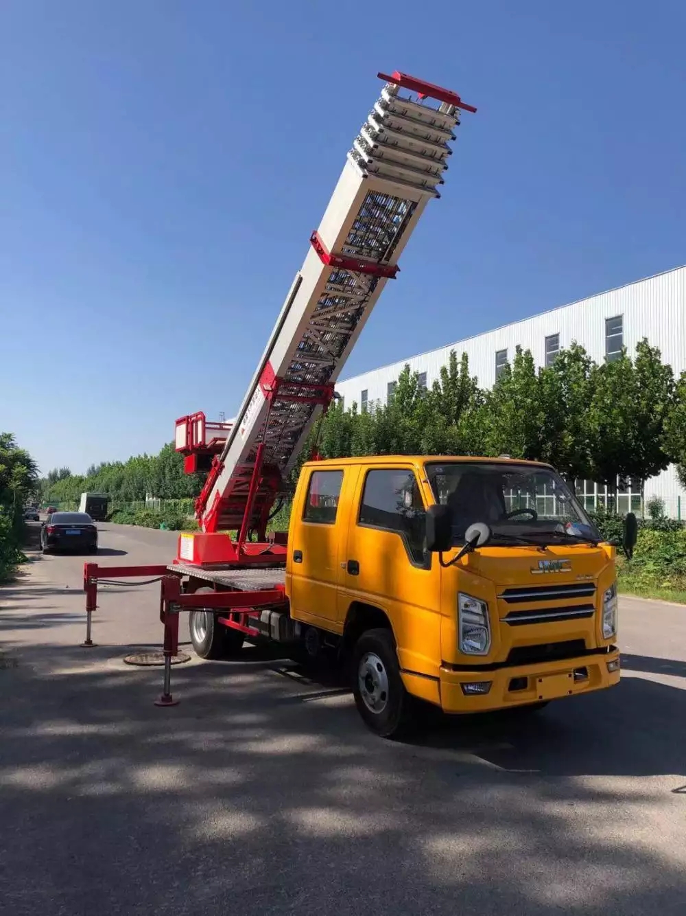 魏都附近的云梯车出租服务：轻松解决高空作业需求