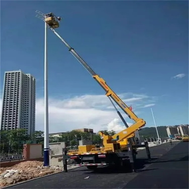 魏都维修路灯的曲臂升降车出租