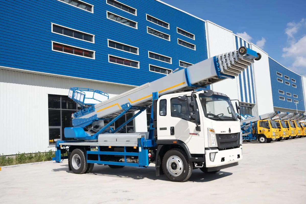 魏都出租云梯车高空作业车 建筑垃圾搬运