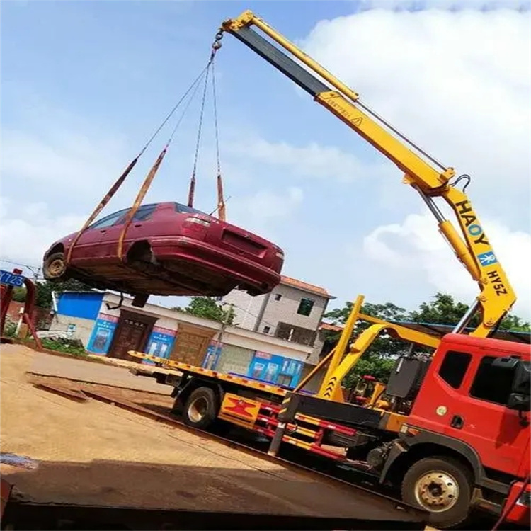 魏都吊车吊汽车的正确方法